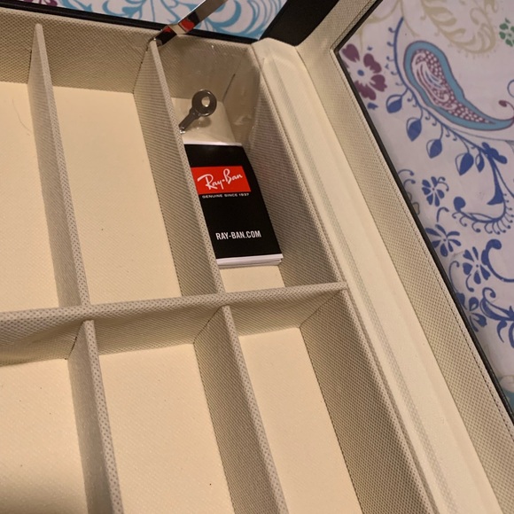 Black Sun Glasses Organizer Box - Picture 14 of 16